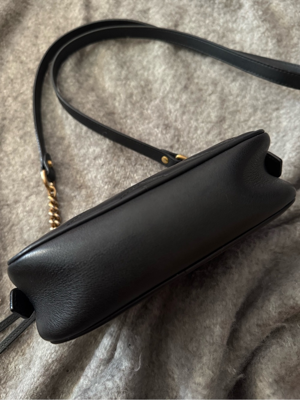 (AUTHENTIC) Gucci Black GG Marmont matelassé mini bag (Pre-owned) - Picture 5 of 9